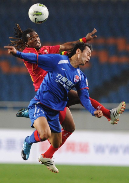 包含重庆队掀起胜利风暴，展现强大实力统领比赛的词条