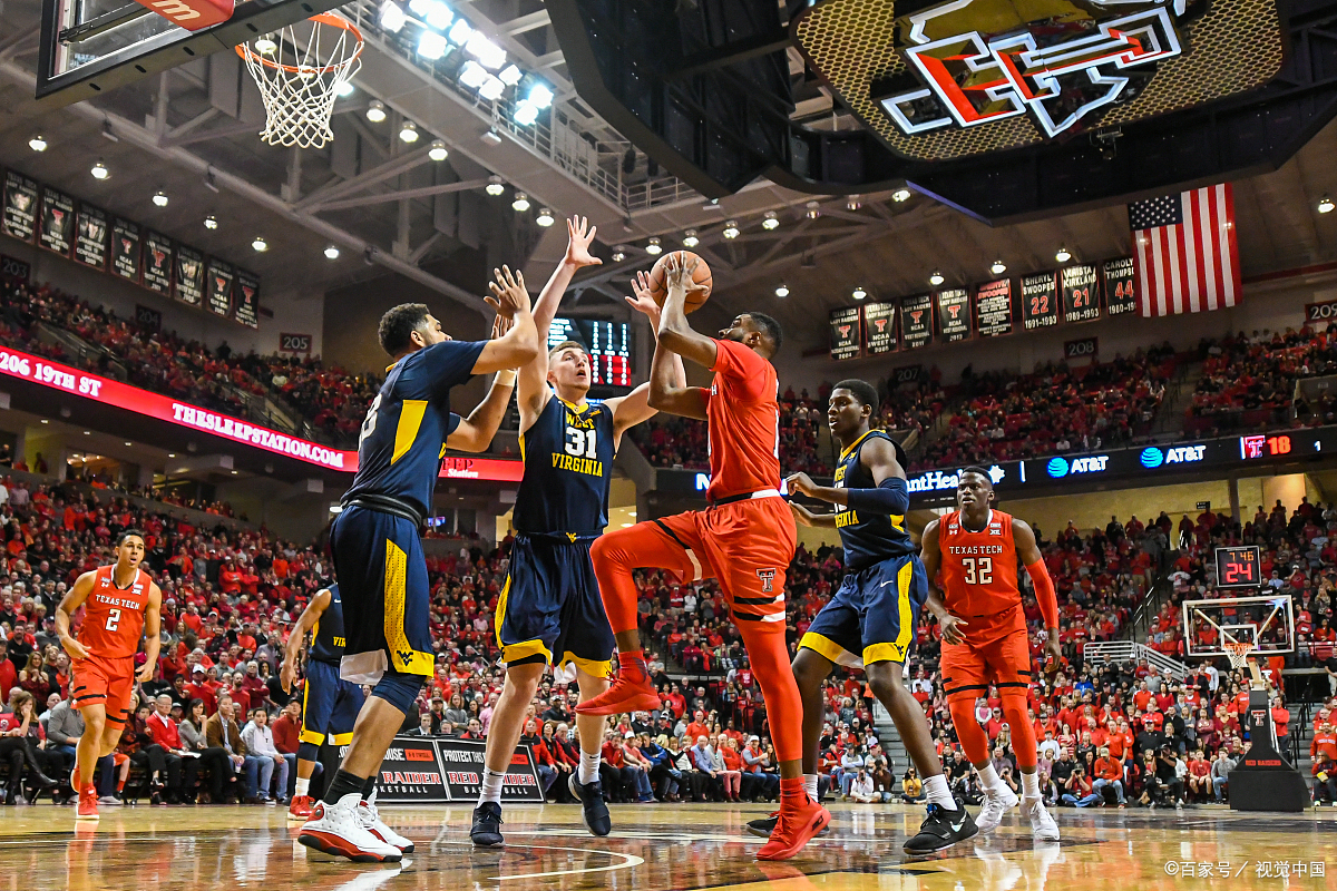 激动人心的比赛中，球员们尽展全力