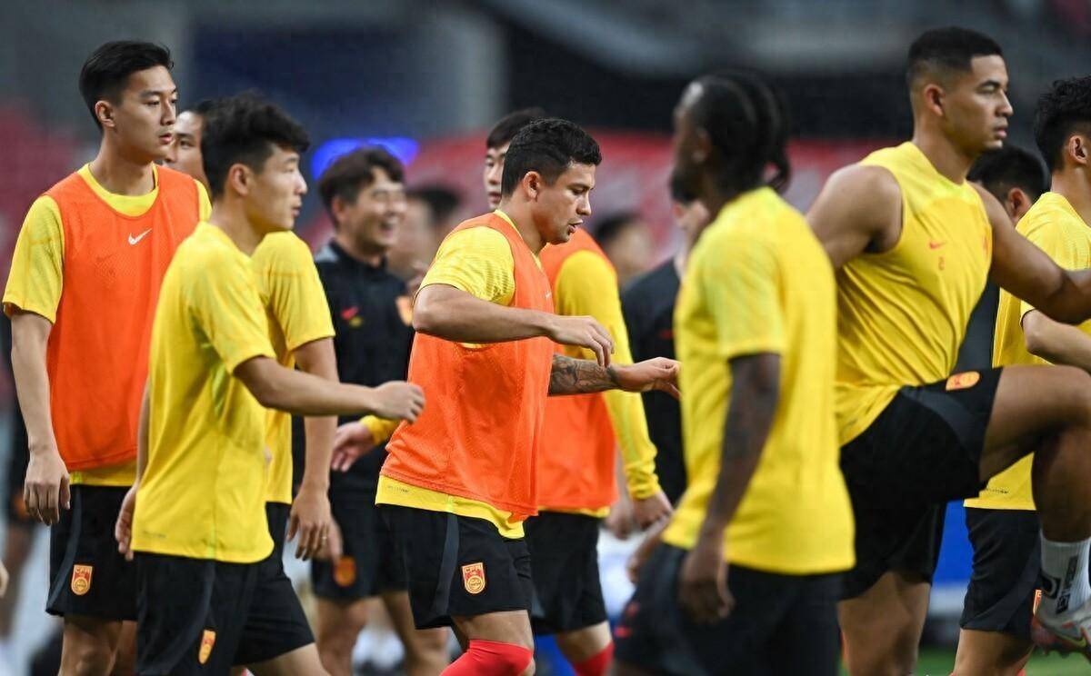 关于武磊打破进球荒,阿贾克斯球迷集体高唱助威的信息